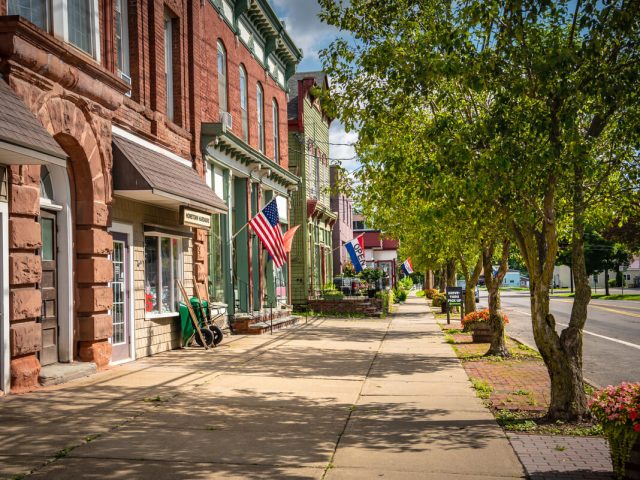 Small Business Week Spotlight – 6 Ways Local Businesses Can Stand Out